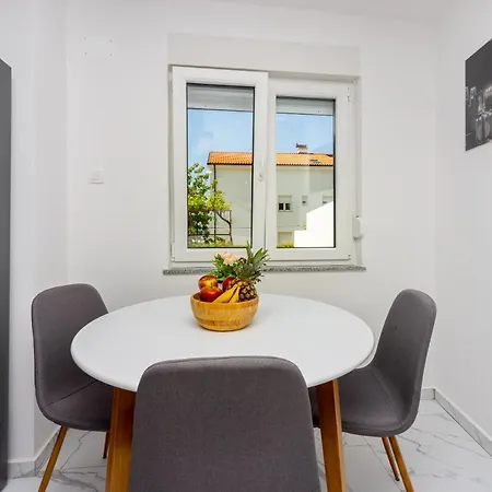 Ena Apartman *